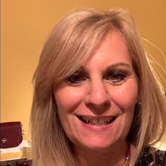 Meet your Posher, Beth - Picture 1 of 1